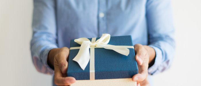 Cum se ofera corect cadourile si cum au aparut cele personalizate