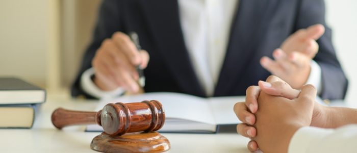 Ce este si care este functia unui avocat sau a unui procuror?